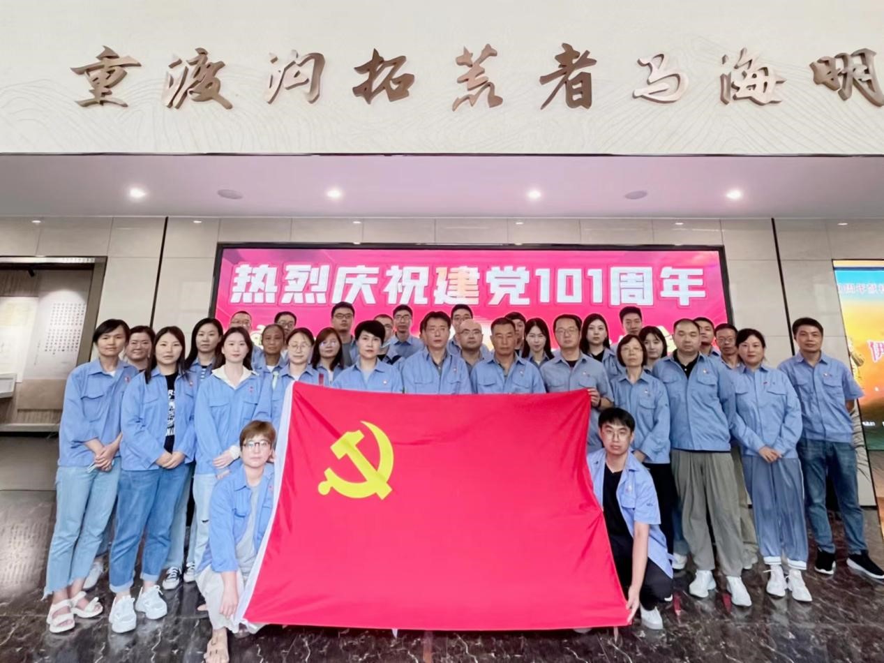 向先進(jìn)學(xué)習(xí)，向楷模致敬